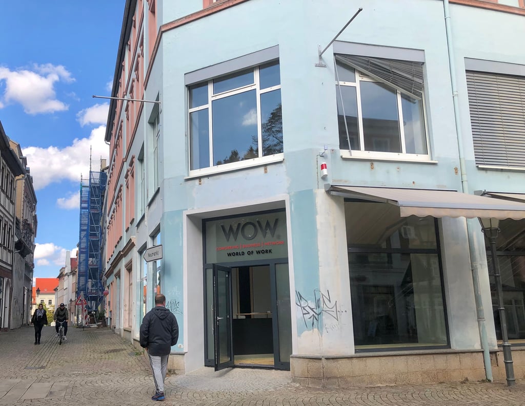 In der Zeitzer Innenstadt soll bis August 2025 noch einiges in Bewegung gebracht werden. Unterstützung gibt es in Form von Fördermitteln. Und eine gute Basis hat das Zeitzer Zentrum auch, unter anderem den Coworking-Space, wo auch der Zentrenmanager seinen Platz finden soll.