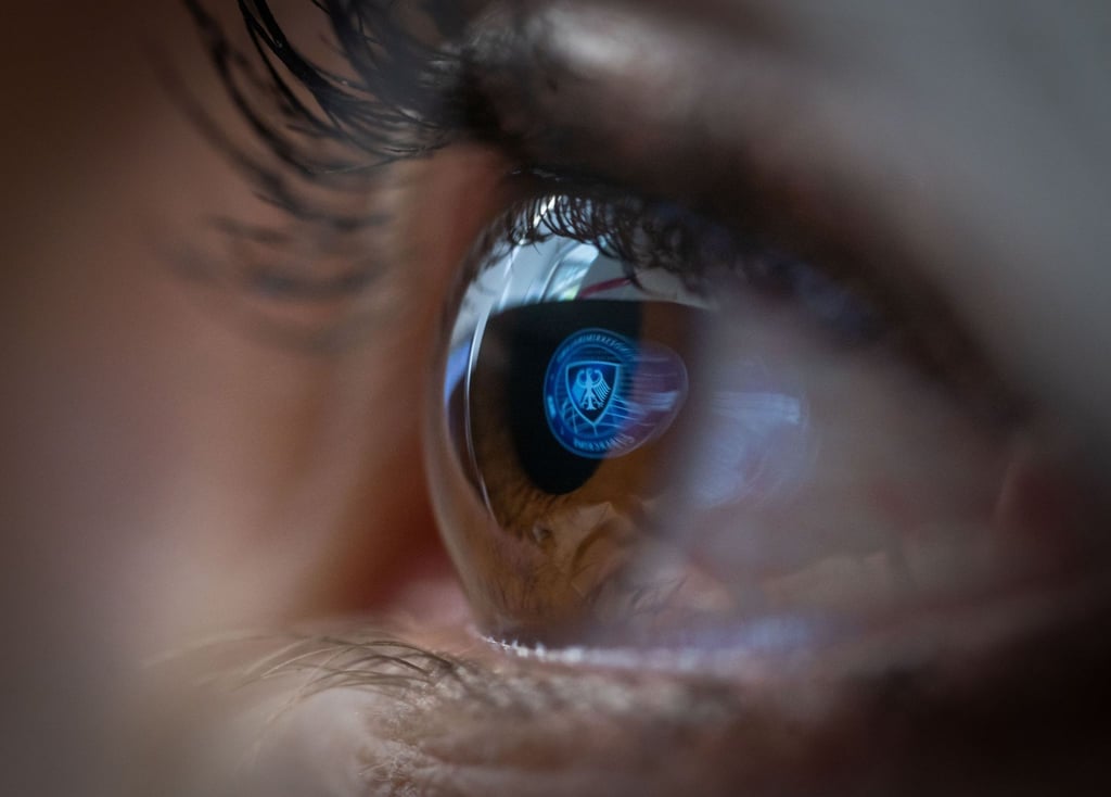 Cyberkriminalität hat viele Facetten: Mitarbeiter der Abteilung Cybercrime Bundeskriminalamt (BKA) behalten kriminelle Tätigkeiten im Netz genau im Auge.