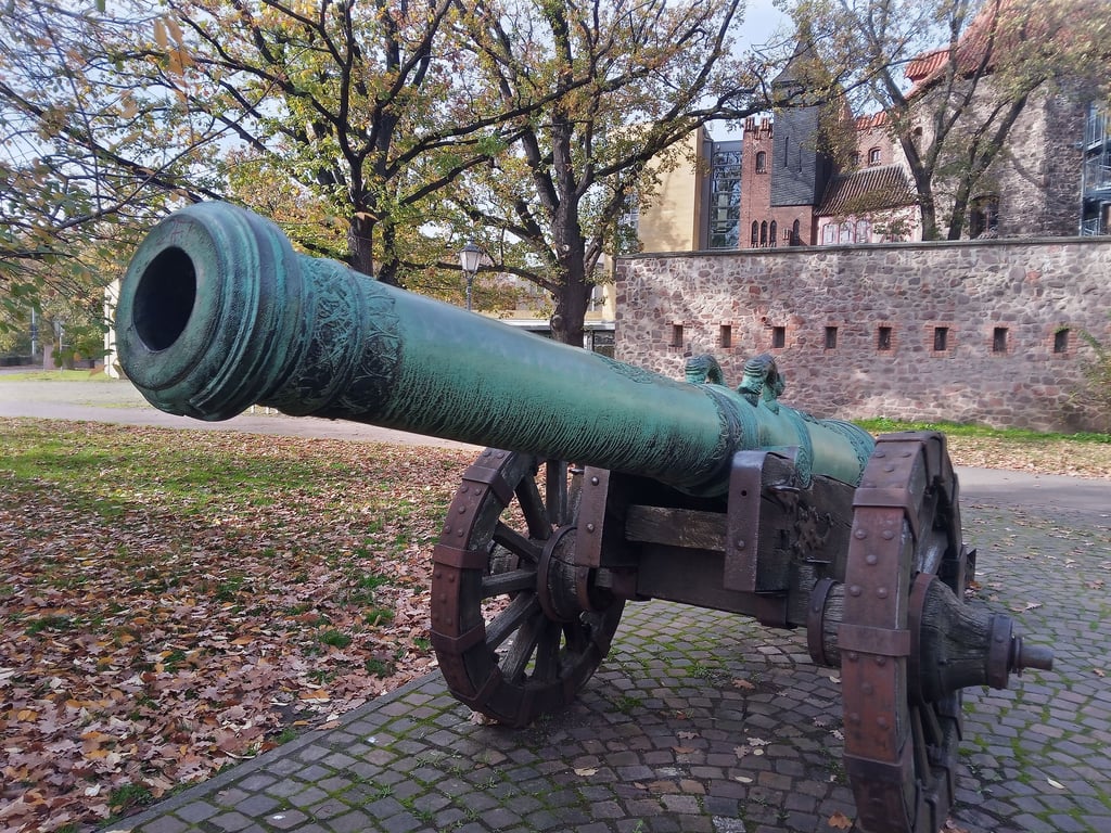 Die Lukasklause ist ein Teil der historischen Festungsanlagen in Magdeburg. An anderen Stellen der Stadt schlummern nur wenig bekannte Zeugnisse der Festungszeit einen Dornröschenschlaf.