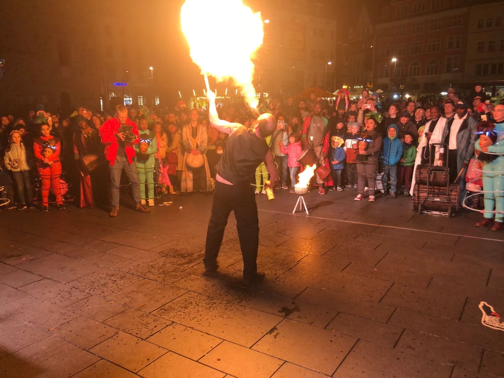 Feuershow beim Lichterfest