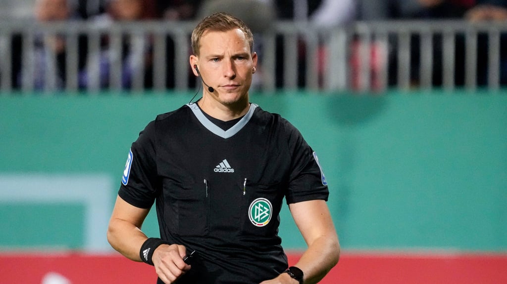 Schiedsrichter Martin Petersen leitet am Samstag sein zehntes RB-Spiel.