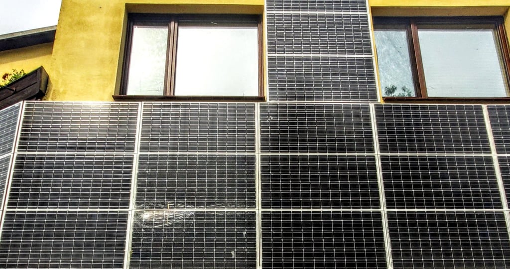 Balkonsolaranlage XXL: So viele Panele sind nicht erlaubt.