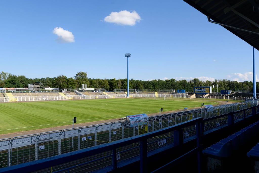 Im Leipziger Bruno-Plache-Stadion suchten 19 Klubs nach einer gerechten Lösung für den Drittliga-Aufstieg.