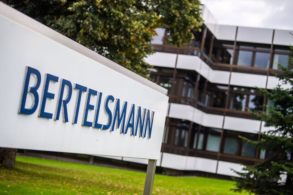 Vor der Zentrale von Bertelsmann in Gütersloh: Der Konzern legte in den ersten drei Quartalen 2022 zu.