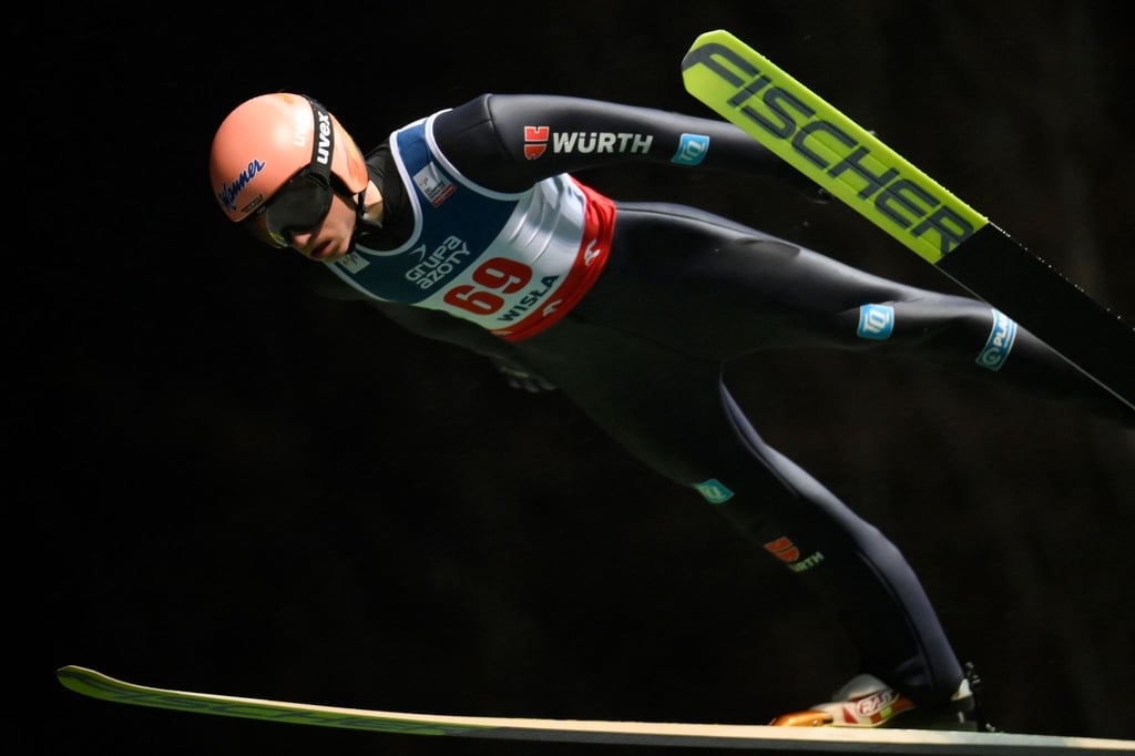 Karl Geiger sprang in der Qualifikation in Wisla auf Rang 23.
