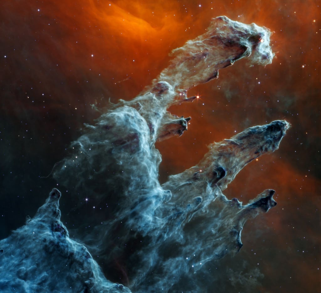 Das „James Webb“-Weltraumteleskop der NASA/ESA/CSA hat „Die Säulen der Schöpfung“ im mittleren Infrarotbereich aufgenommen.