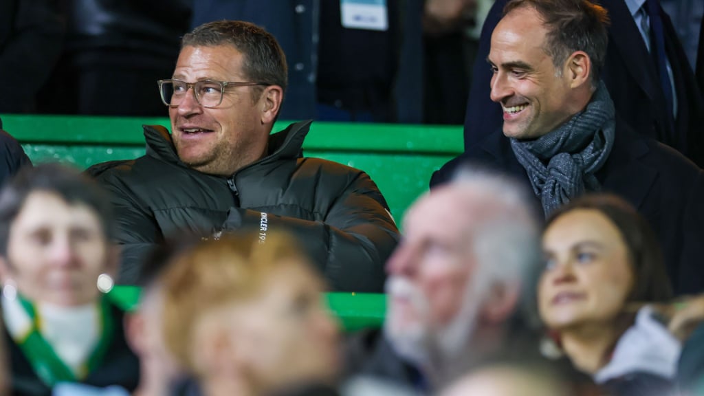 Max Eberl (l.) und RB-Chef Oliver Mintzlaff beim Champions-League-Spiel in Glasgow