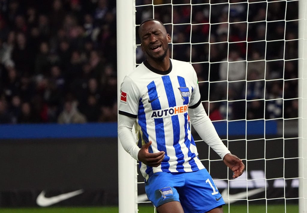 Herthas Dodi Lukebakio ärgert sich über eine verpasste Chance.