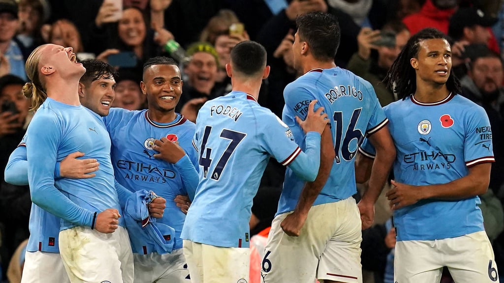 Nicht nur Erling Haaland (l.): Der Kader von Manchester City ist auf allen Position sehr stark besetzt.