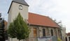 Derzeit erfährt die Nicolaikirche in Drackenstedt noch eine Fassadenkosmetik. Im kommenden Jahr soll der Glockenstuhl im Inneren erneuert werden.