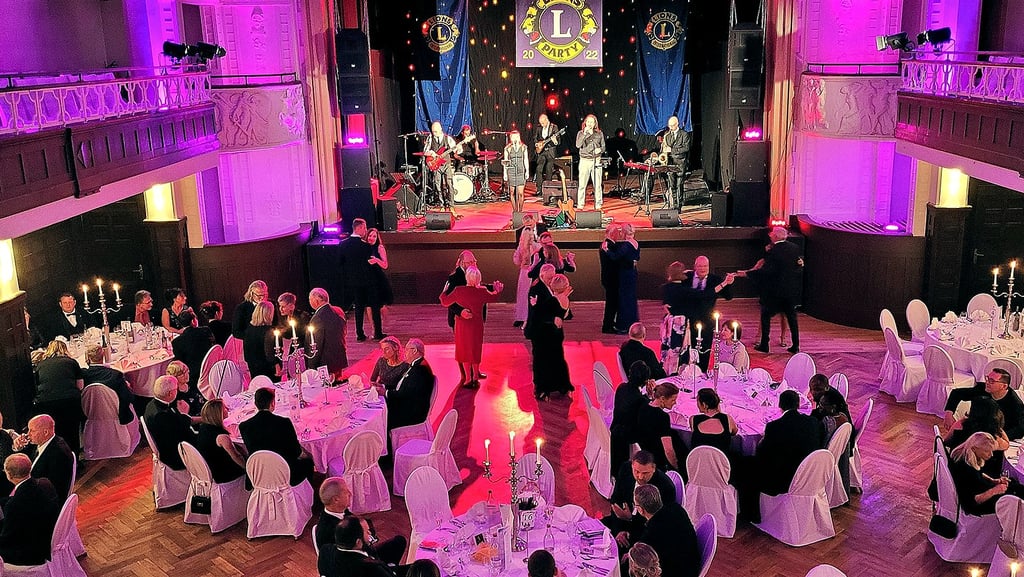 Zum 25. Stendaler Lionsball kamen rund 200 Gäste in den Saal des Hotels „Schwarzer Adler“.