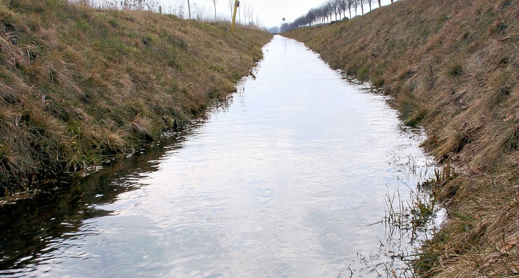 Noch vor Jahren waren die Gräben neben den Äckern im Herbst öfter gut mit Wasser gefüllt. Nur noch selten ist dies allerdings zu sehen.