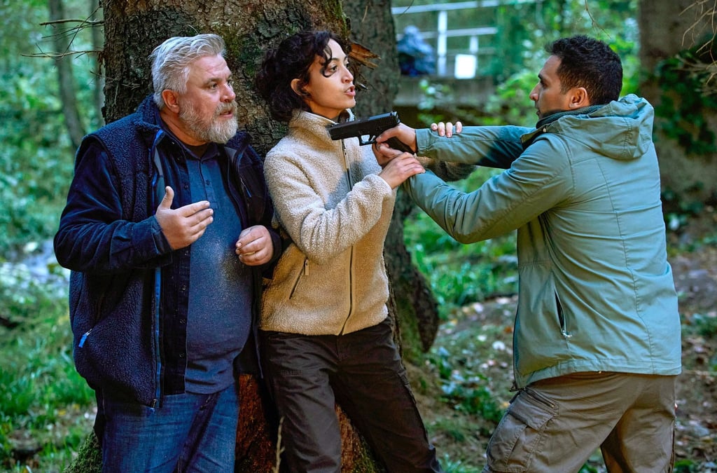 „Harter Brocken“: Adam (Hassan Akkouch, r) bedroht Koops (Aljoscha Stadelmann), Zarah (Sabrina Amali) versucht, ihn zu beruhigen.