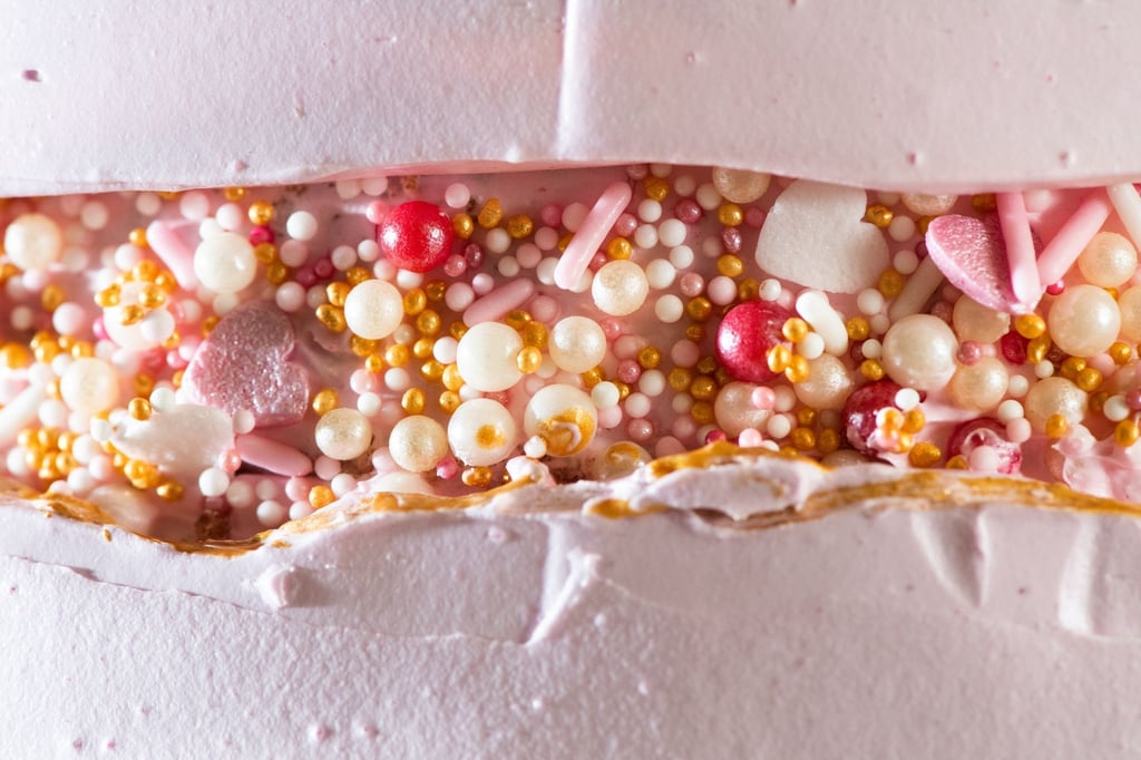 Hübsche Leckerbissen: Titandioxid oder auch E171 heißt ein Zusatzstoff, der etwa Zuckerperlen weißglänzend macht - und nun verboten ist.