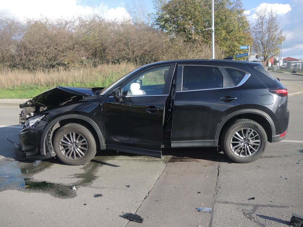 Ein Unfall mit hohem Sachschaden hat sich am 5. November auf dem Holzweg in Gardelegen ereignet.