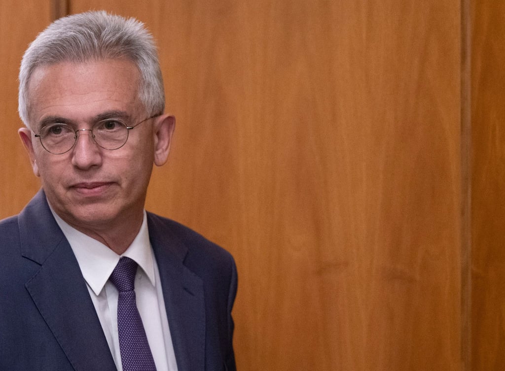 Peter Feldmann tritt nach Bekanntgabe seiner Abwahl im Römer vor die Medien.