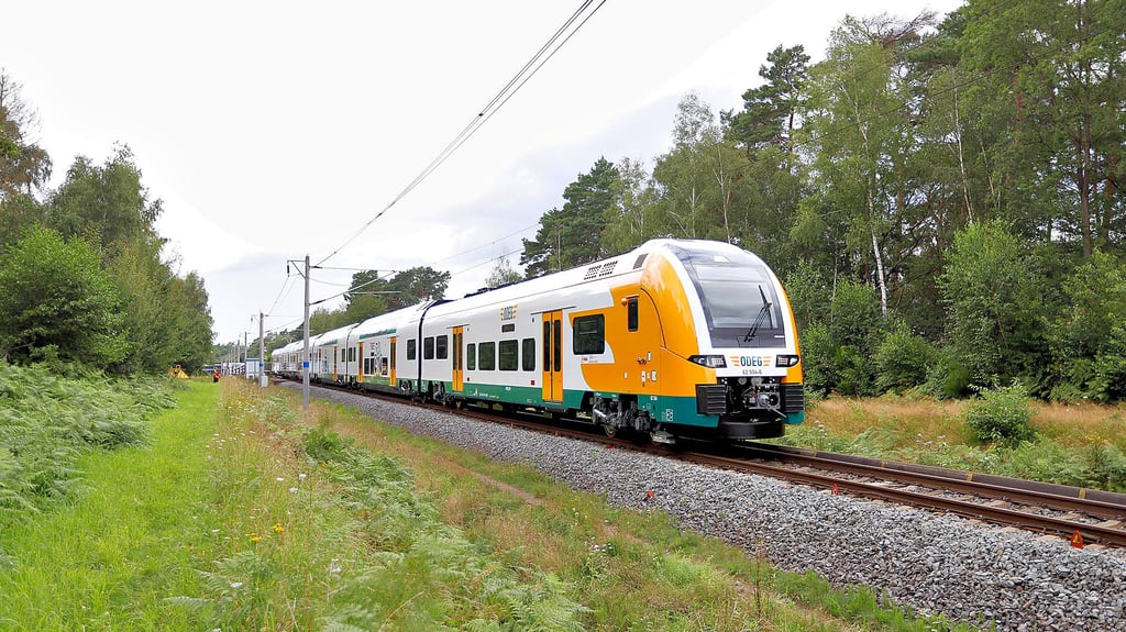 Der neue Regionalexpress zeigt sich in einer gelb-grün-weißen Optik.