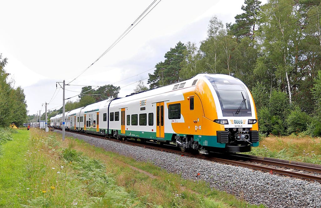 Der neue Regionalexpress zeigt sich in einer gelb-grün-weißen Optik.