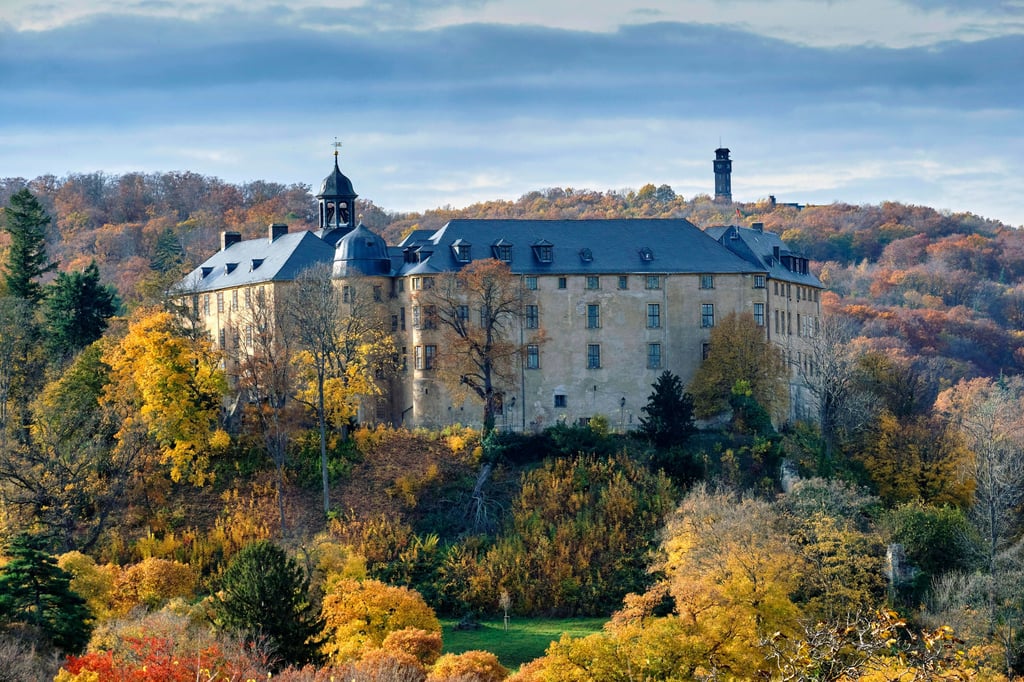 Das Schloss Blankenburg stammt aus dem 16. Jahrhundert. Zur Adventszeit erstrahlt es in weihnachtlichem Glanz.