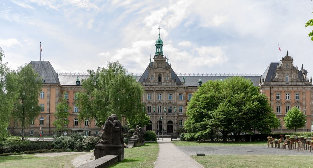 Blick auf das Ziviljustizgebäude des Landgerichts Hamburg.