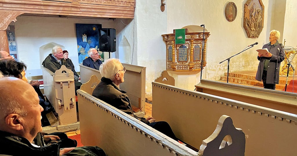 Maria von Katte berichtet in der Wuster Kirche aus den Aufzeichnugen ihres Vaters Martin von Katte über die Jugendzeit des 1730 hingerichteteten Hans Hermann von Katte.