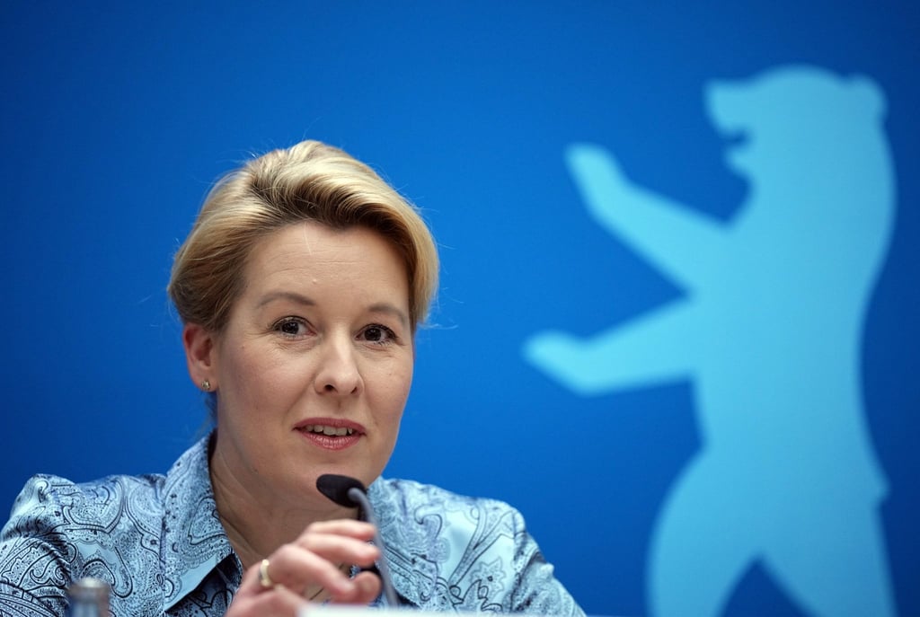 Franziska Giffey spricht auf einer Pressekonferenz.