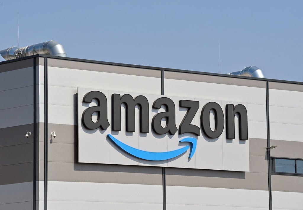 Das Logo von Amazon.