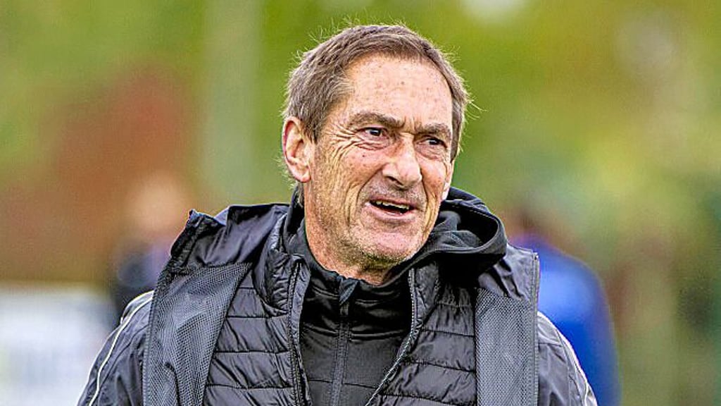 VfL-Trainer Dieter Hausdörfer war mit dem 0:0 in Rudolstadt unzufrieden.