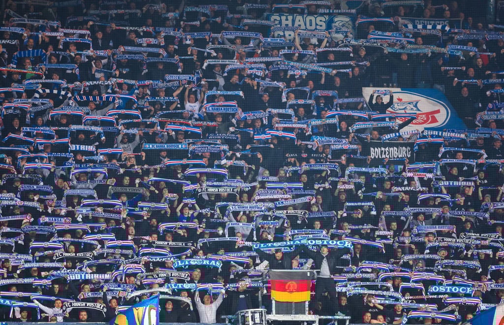 Aus dem Hansa-Fanblock heraus wurde Terrence Boyd vom 1. FC Kaiserslautern rassistisch beleidigt.