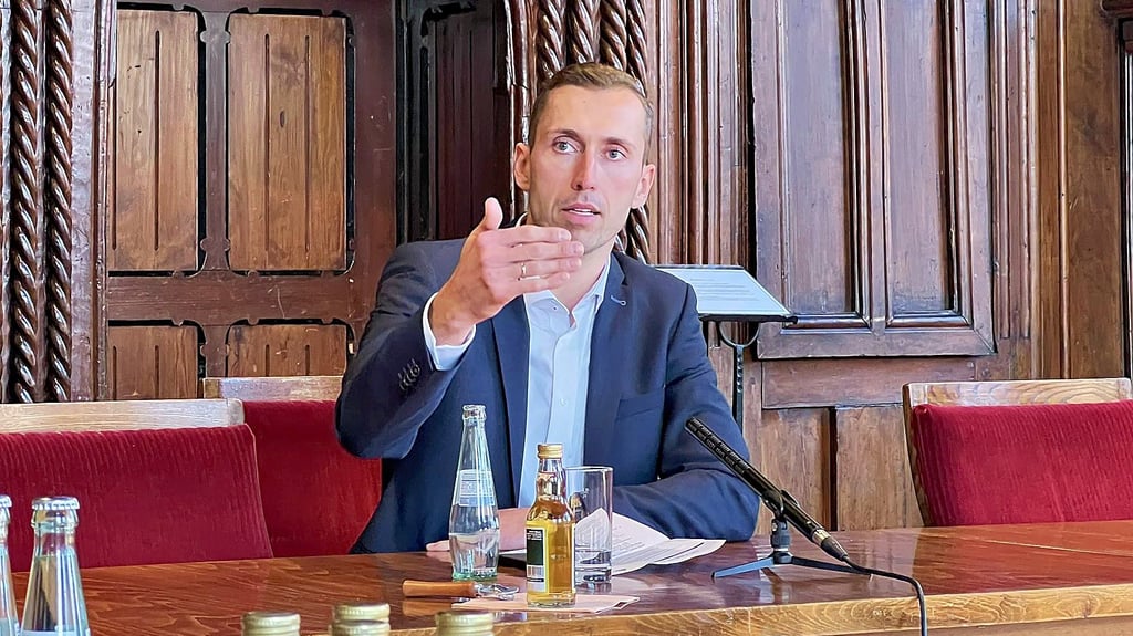 Zieht nach 100 Tagen im Amt Bilanz: der Stendaler Oberbürgermeister Bastian Sieler (parteilos).
