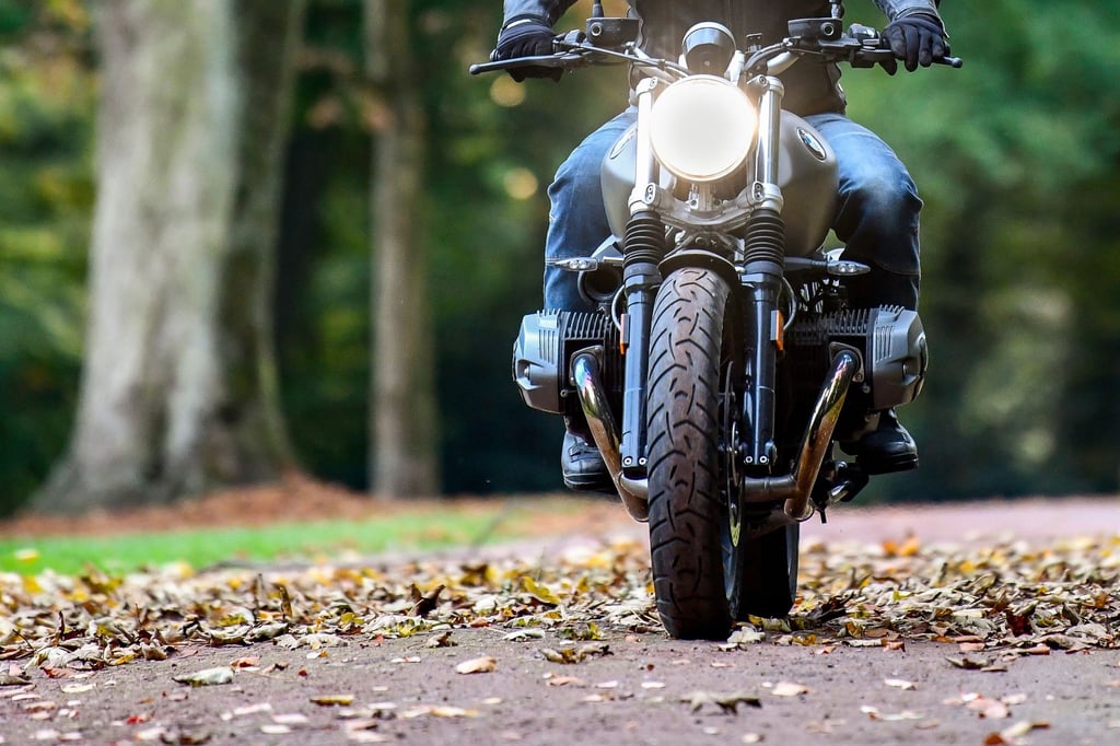 Vorsichtig und mit weniger Gas: So bleiben auch die letzten Motorradtouren des Jahres in guter Erinnerung.