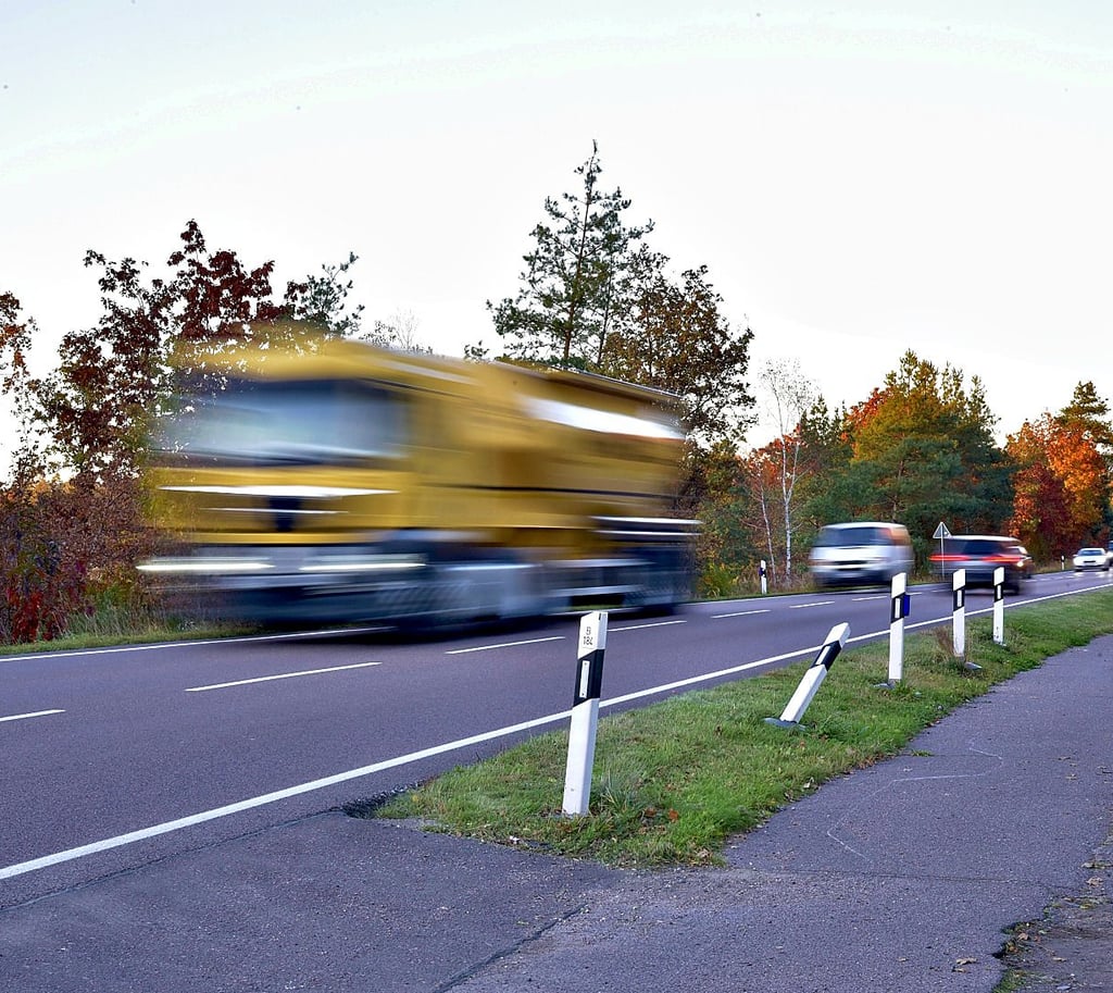 An der B 184 kurz vor der A 9-Abfahrt Dessau-Süd könnte ein Gewerbegebiet entstehen. So will es zumindest die Stadt.