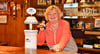 Seit 40 Jahren zapft Anke Höltge  in ihrer Gaststätte „Zur Sonne“ in Weferlingen Bier, kocht und unterhält die Gäste. 