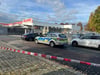 Auch per Polizeihubschrauber sucht die Polizei in Magdeburg nach einem Unbekannten.