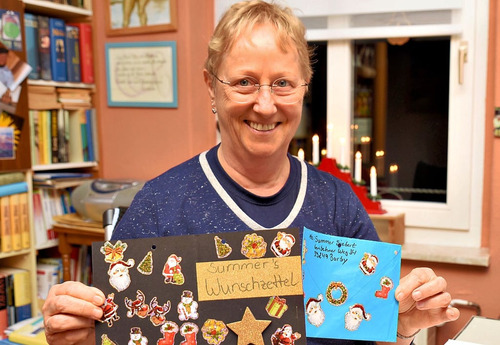 Christina Roeder beantwortet seit Jahren (im Auftrag des Weihnachtsmanns) die Wunschzettel der Kinder.