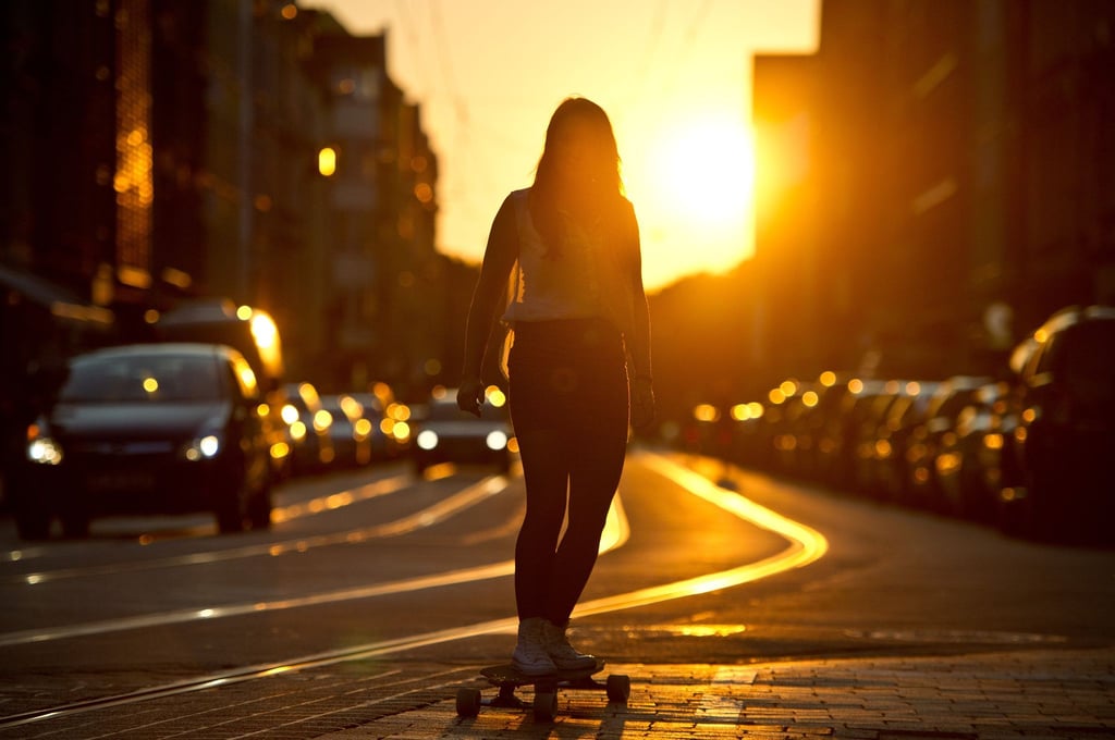 Die Limmerstraße im Sommer: Anziehungspunkt für junge Leute.
