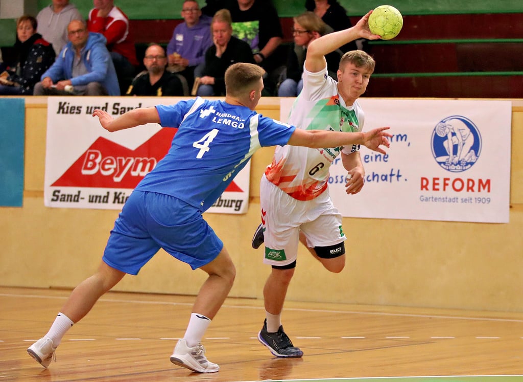 Beim jüngsten Auswärtssieg in Dormagen war Fritz Haake (am Ball) bester Werfer der Magdeburger. Ihm gelangen zehn Tore. Sein Teamkollege Pablo Lange brachte den Handball neunmal im Kasten unter.