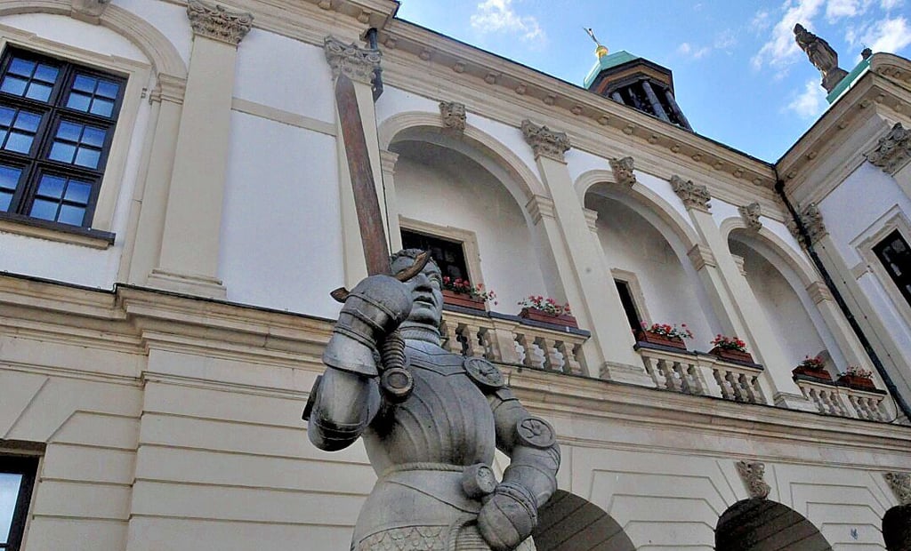 Sitzungen des Stadtrats: Aus dem Alten Rathaus werden die Sitzungen des Stadtrats über das Internet übertragen. Dieser soll auch entscheiden, wie dies barrierefrei gestaltet werden kann.