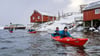 Kajakfahren in Norwegen als optionales Programm: Hurtigruten Norwegen stellt neue Kreuzfahrtreisen und Ausflugsmöglichkeiten vor.