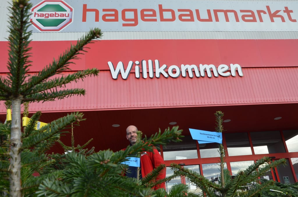 Im Hagebaumarkt in Schönebeck wird die Weihnachtszeit langsam eingeläutet.