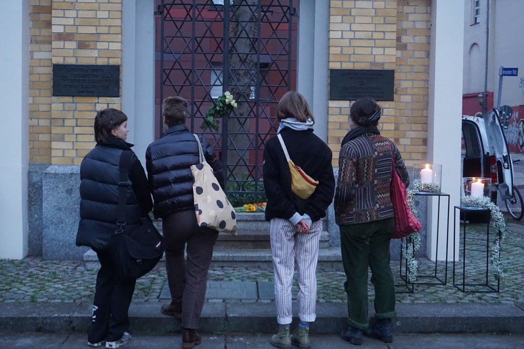 Ein Mahnmal erinnert an die Zerstörung der Synagoge 1938.