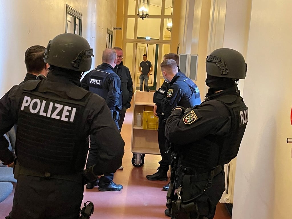Der inzwischen dritten Prozesstag gegen den Hells-Angels-Rocker am Stendaler Landgericht ging mit weniger Sicherheitsvorkehrungen über die Bühne als der Auftakt.