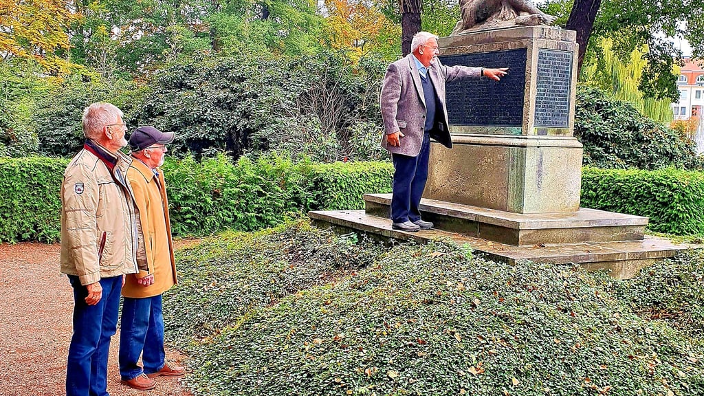 Erinnerung an Gefallene Denkmal in Schmiedeberg aus dem Schatten geholt