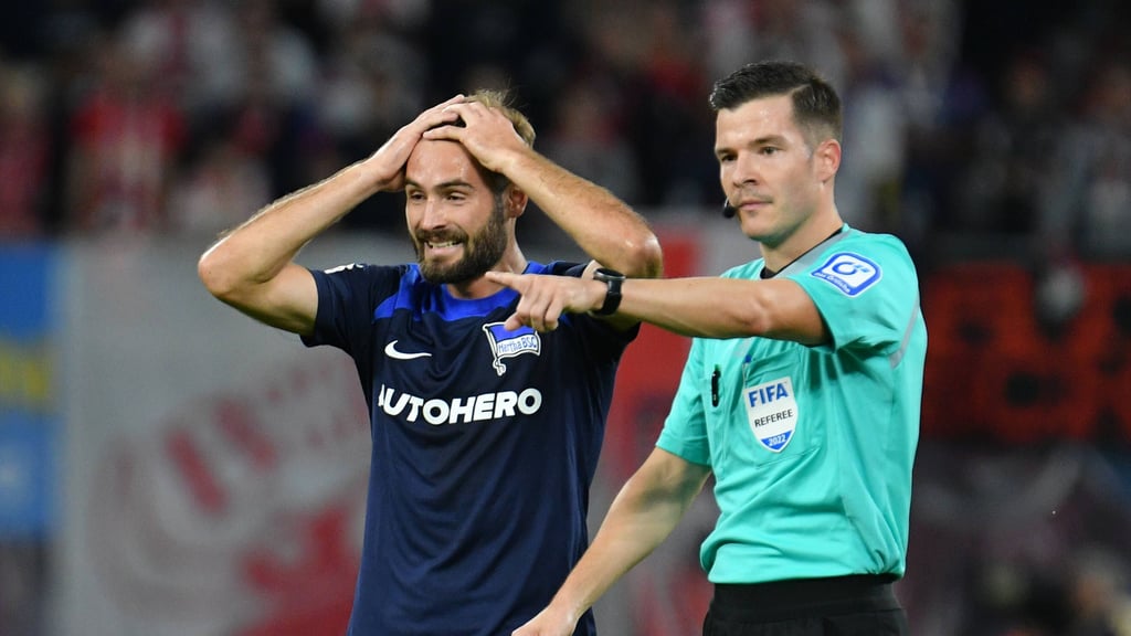 Schiedsrichter Harm Osmers pfiff im Oktober RB Leipzigs Heimsieg gegen Hertha BSC Berlin.