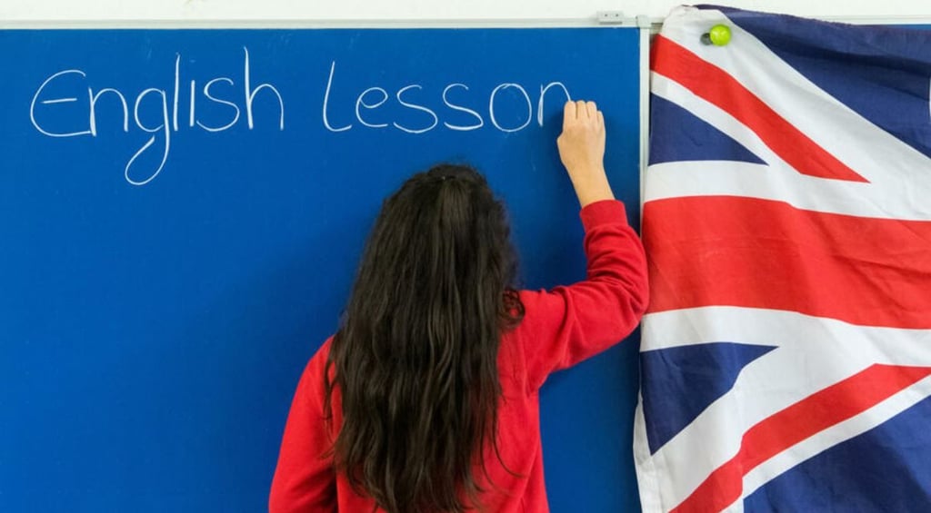 In Magdeburg soll es nicht zuletzt durch die Ansiedlung von Intel in der Stadt, bald deutlich internationaler zugehen. Zukünftig könnte es also mehr Englisch in der Schule geben. Doch bislang gilt vor allem eine Neuerung für Gastronomen. Symbolbild:
