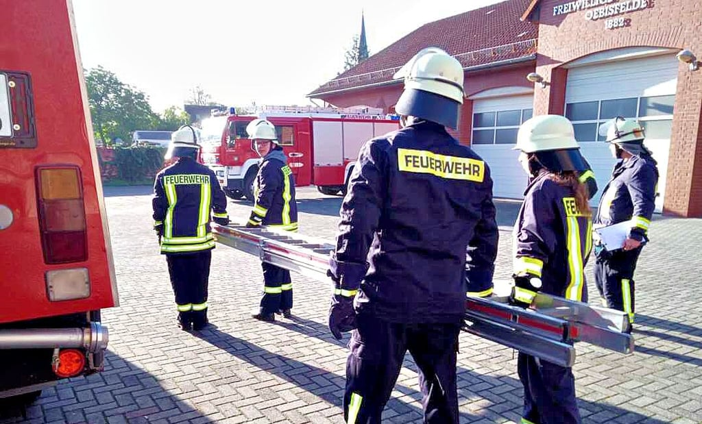 Bei der Grundausbildung Truppmann 1 in Oebisfelde haben 14 Anwärter aus der Einheitsgemeinde teilgenommen.