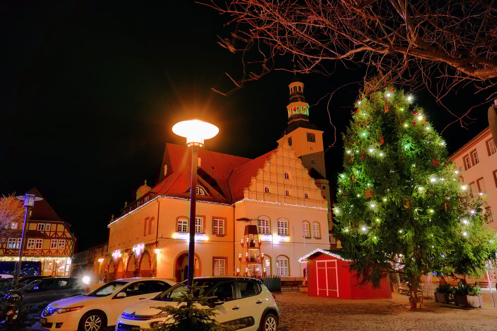 Nach zweijähriger Coronapause wird es nun wieder stimmungsvoll zum Advent in Gardelegens Innenstadt. Es wird nicht nur leuchten, es kann auch wieder ordentlich gefeiert werden, unter anderem beim Weihnachtsmarkt am dritten Adventswochenende.