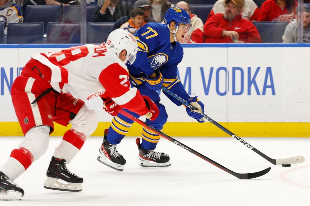 JJ Peterka von den Buffalo Sabres in Aktion.
