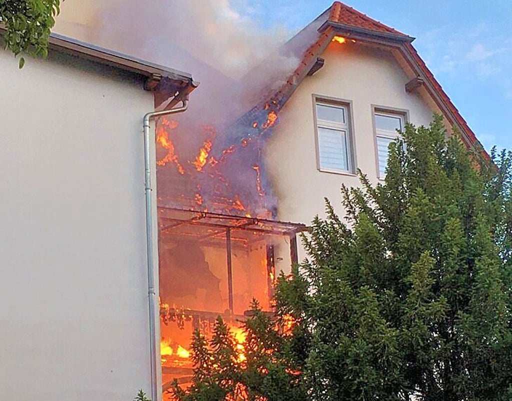 Bei dem Feuer in der Forckestraße in Wernigerode entstand am 15. Juli 2022 hoher Sachschaden.