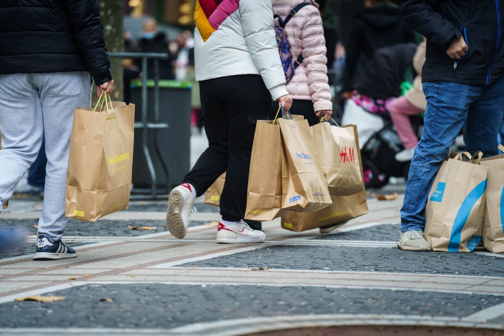 Sachsen-Anhalts Einzelhändler rechnen mit einem realen Umsatzrückgang beim Weihnachtsgeschäft in diesem Jahr.